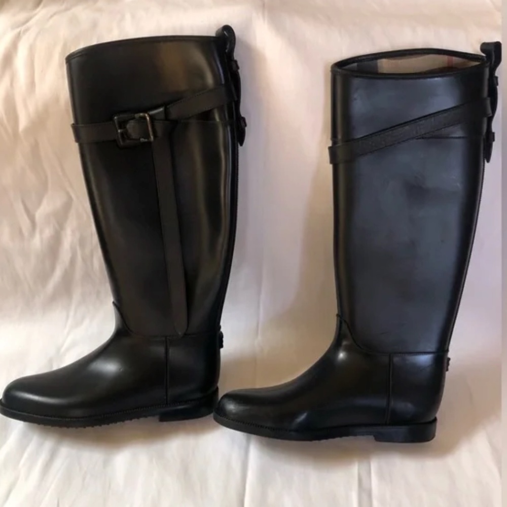 Burberry Rubber Knee-High Rain Boots in Black, Size 39